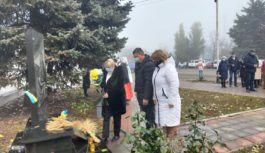 ХВИЛИНА ПАМ’ЯТІ ЗА ЖЕРТВАМИ ГОЛОДОМОРІВ У РОЗДІЛЬНІЙ ХВИЛИНА ПАМ’ЯТІ ЗА ЖЕРТВАМИ ГОЛОДОМОРІВ У РОЗДІЛЬНІЙ