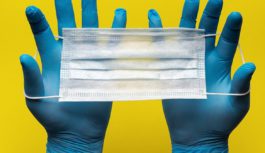 У «червоних» зонах заборонили знаходитися на вулиці без масок У «червоних» зонах заборонили знаходитися на вулиці без масок