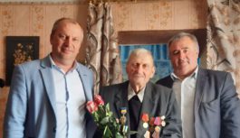 ПРИВІТАЛИ ВЕТЕРАНА З 76-ОЮ РІЧНИЦЕЮ З ДНЯ ПЕРЕМОГИ ПРИВІТАЛИ ВЕТЕРАНА З 76-ОЮ РІЧНИЦЕЮ З ДНЯ ПЕРЕМОГИ