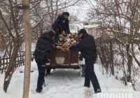 Поліцейські Одещини своїм прикладом закликають громадян опікуватися літніми сусідами