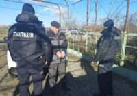 Поліцейські затримали жителя Роздільнянського району, який спричинив вогнепальні поранення сусідці