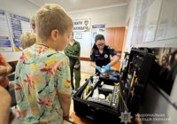 Поліцейські Одещини знайомлять молодь зі своєю професією