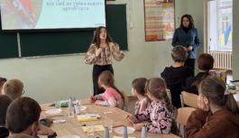 У Степанівському ліцеї провели благодійний майстер-клас із розпису гільз У Степанівському ліцеї провели благодійний майстер-клас із розпису гільз