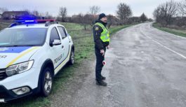 Поліцейські Роздільнянського РВП закликають водіїв бути обережними на дорозі через ожеледицю