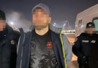 5 років ґвалтував падчерку, а потім переховувався за кордоном