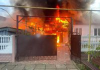 Вогонь завдав шкоди будинку та травмував людину