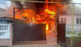 Вогонь завдав шкоди будинку та травмував людину
