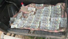 На Одещині правоохоронці затримали трьох чоловіків, які намагалися підкупити прикордонника та незаконно залишити країну
