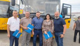 Три громади Роздільнянського району отримали нові інклюзивні шкільні автобуси
