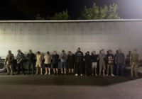 Замасковані під меблями: на Одещині прикордонники виявили 10 чоловіків у вантажівці