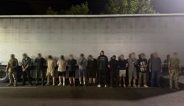 Замасковані під меблями: на Одещині прикордонники виявили 10 чоловіків у вантажівці
