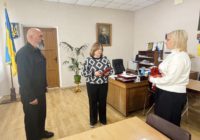 У Роздільній дружині лікаря Олександра Полякіна передали його посмертну державну нагороду У Роздільній дружині лікаря Олександра Полякіна передали його посмертну державну нагороду